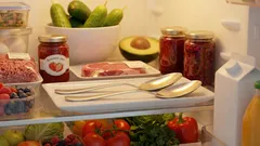 Lepels in de koelkast bewaren: ken jij deze zeldzame lifehack die helpt bij een veelvoorkomend probleem?