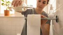 Ik giet azijn op een rol wc-papier en zet die in een hoek: veel mensen begrijpen niet waarom, maar doen het later toch ook