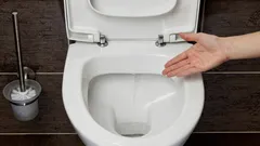 Wat te doen als het toiletreservoir na het doorspoelen lekt? Het meest voorkomende probleem en een eenvoudige oplossing zonder gereedschap.